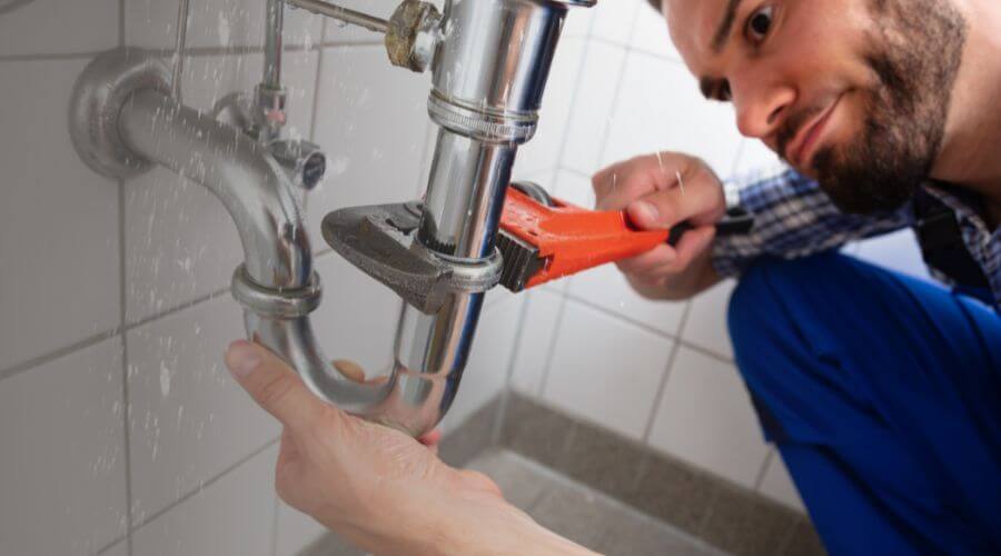 Expert burst pipe repair services in Salyer, CA